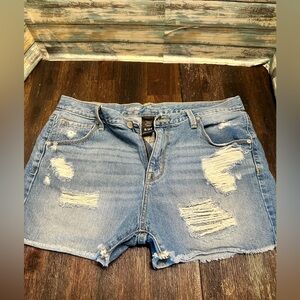 VGC distressed Mossimo jean shorts. Size 8